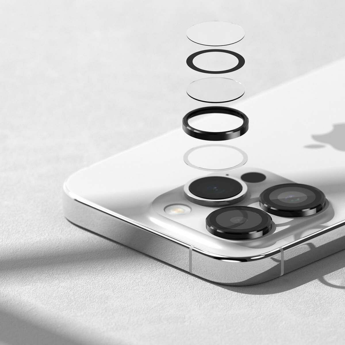 Kép 5/11 - Ringke iPhone 15 Pro Max kamera lencse védő, aluminium ötvözet, átlátszó/fekete