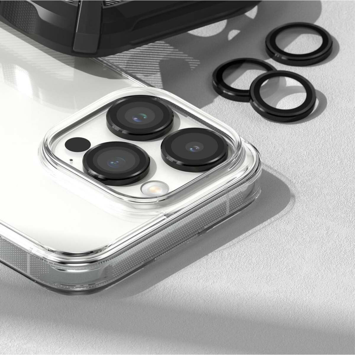 Kép 8/11 - Ringke iPhone 15 Pro Max kamera lencse védő, aluminium ötvözet, átlátszó/fekete