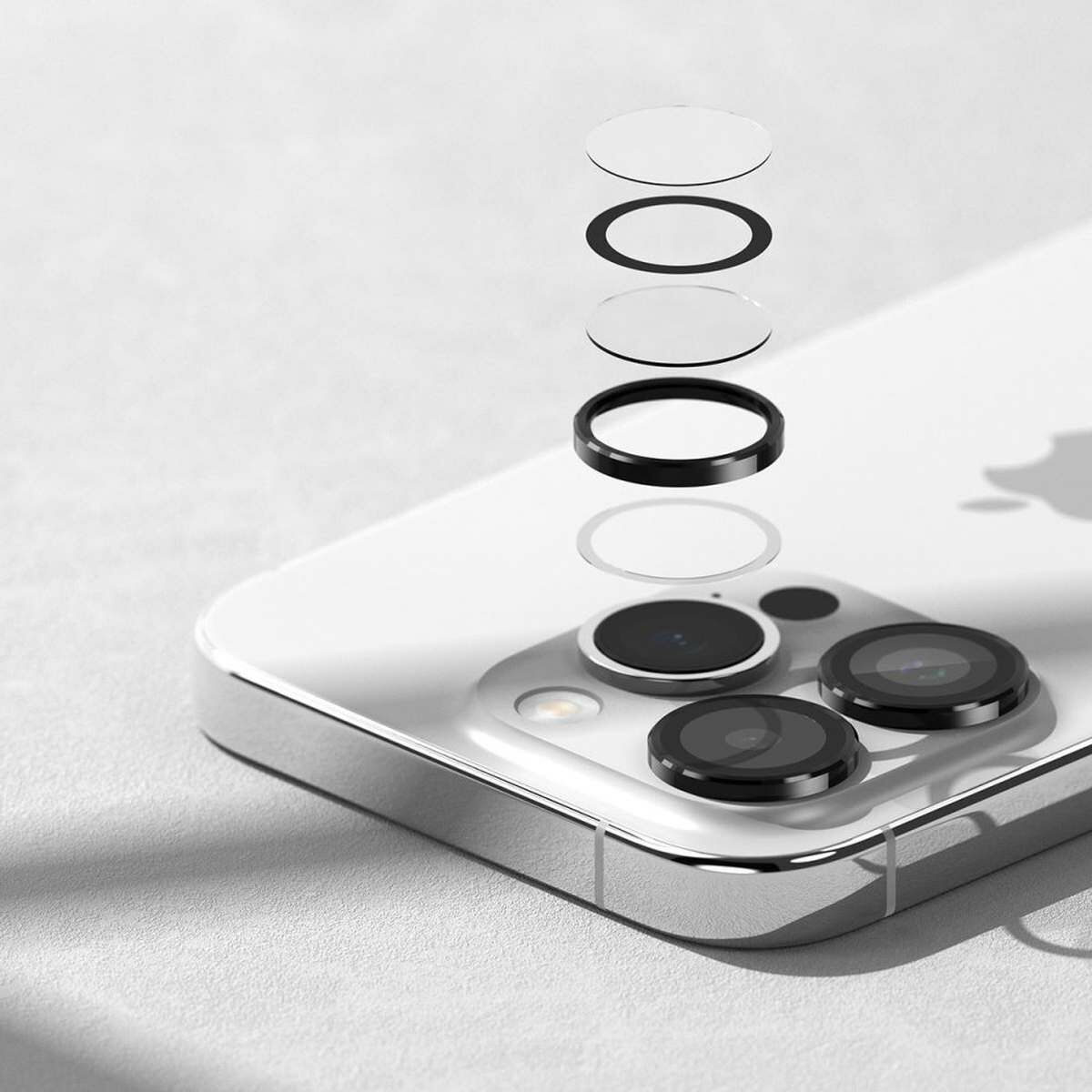 Kép 5/11 - Ringke iPhone 15 Pro kamera lencse védő, aluminium ötvözet, átlátszó/fekete