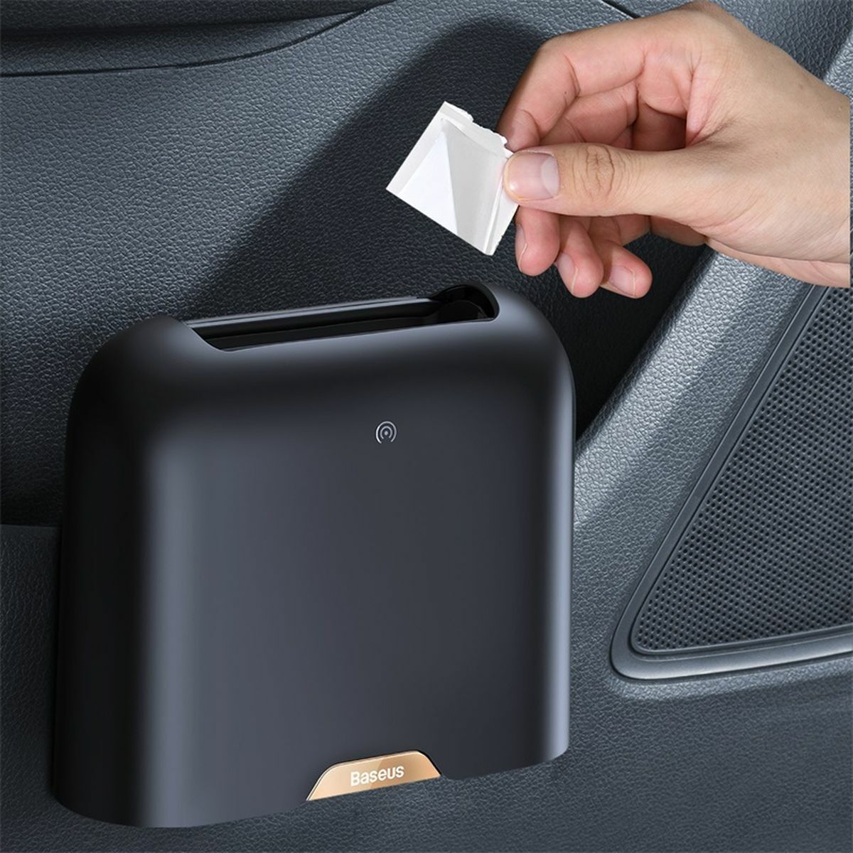 Kép 10/18 - Baseus autós kiegészítő, Smart Cleaner autós szemetes kuka, hátsó üléshez rögzíthető, szenzoros nyitás (ajándék szemetes zsák, 2 Roll / 60 db) fekete (CRLJT01-01)