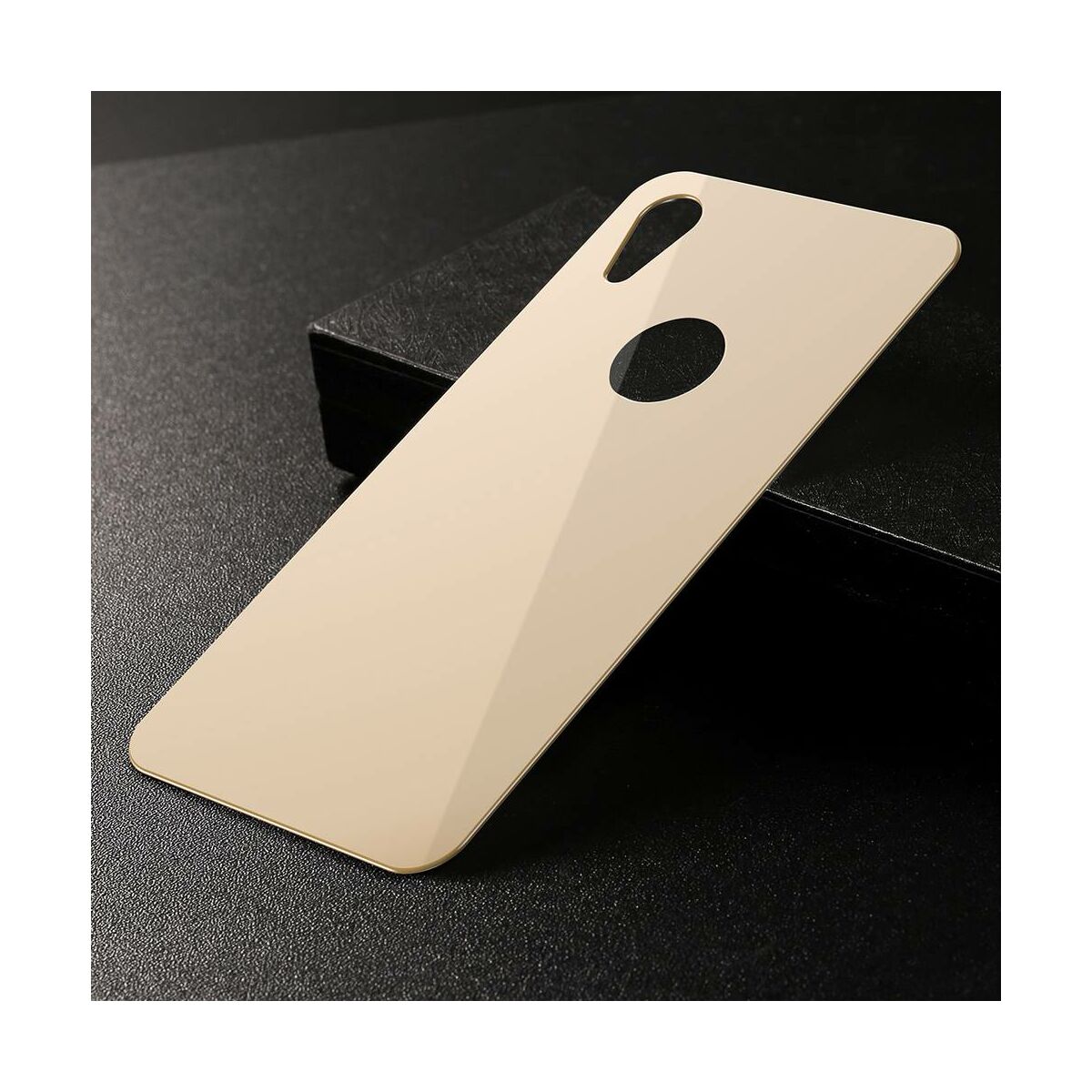 Kép 8/9 - Baseus iPhone XR/ 11 (6.1") 0.3 mm, teljes felületre edzett üveg hátlap védő fólia, arany (SGAPIPH61-BM0V)