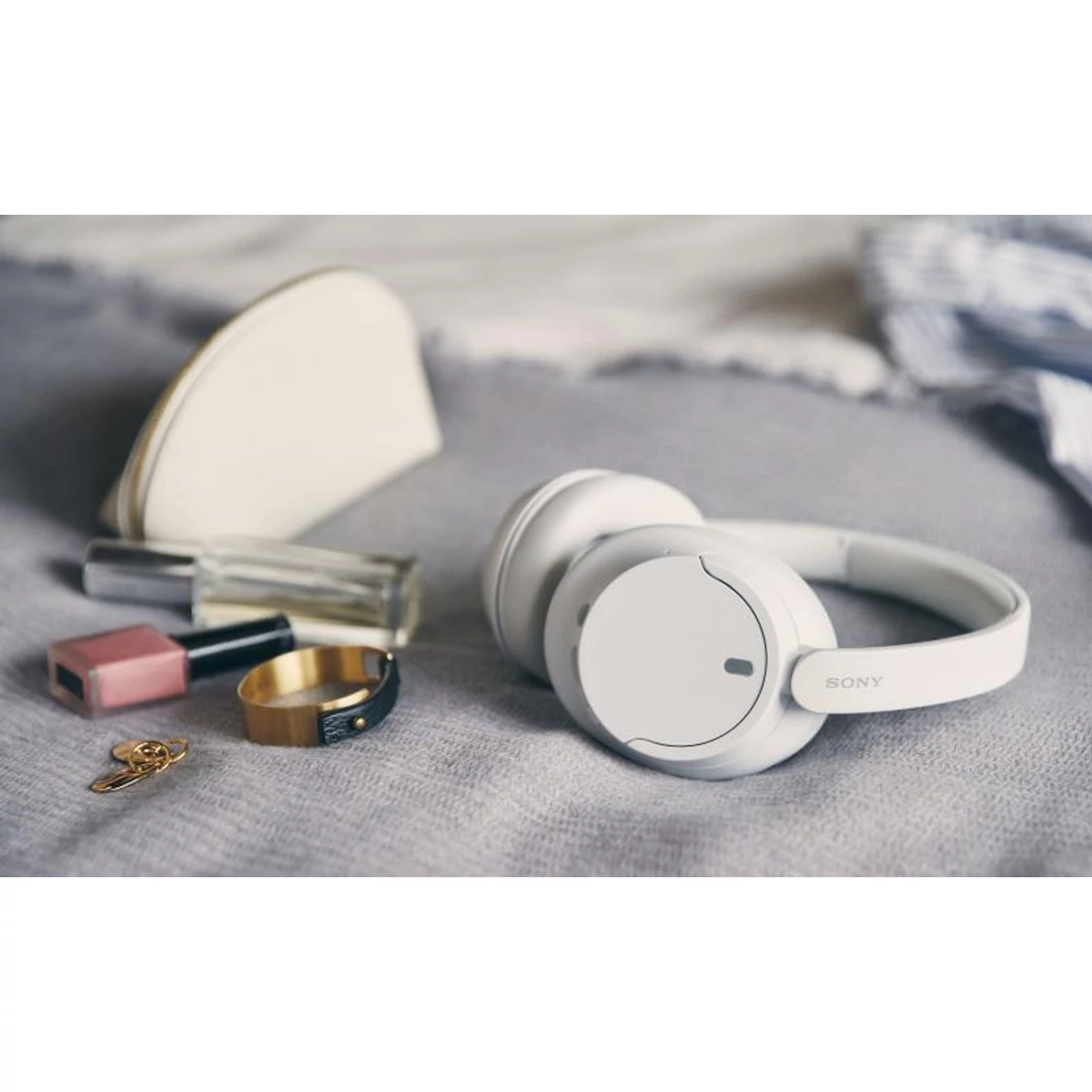 Kép 3/6 - Sony WH-CH720 Bluetooth fejhallgató, fehér EU