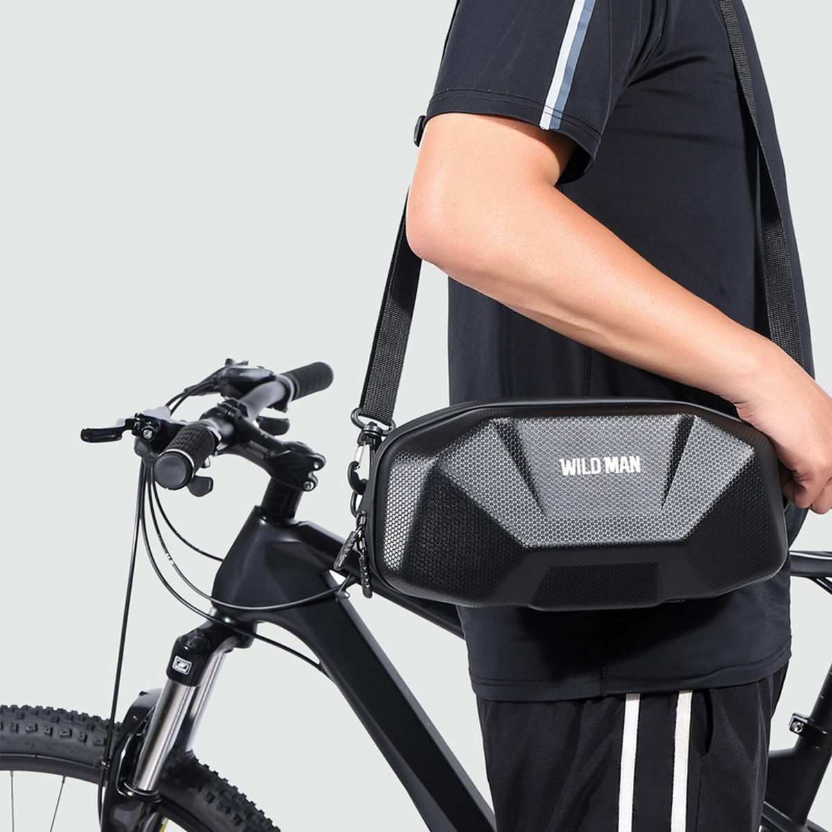 Kép 7/10 - WILDMAN Bicycle Bag X9 kormányra szerelhető, vízálló, merevfalú kereékpáros táska, 1L, fekete WILDMAN-X9-3,5L
