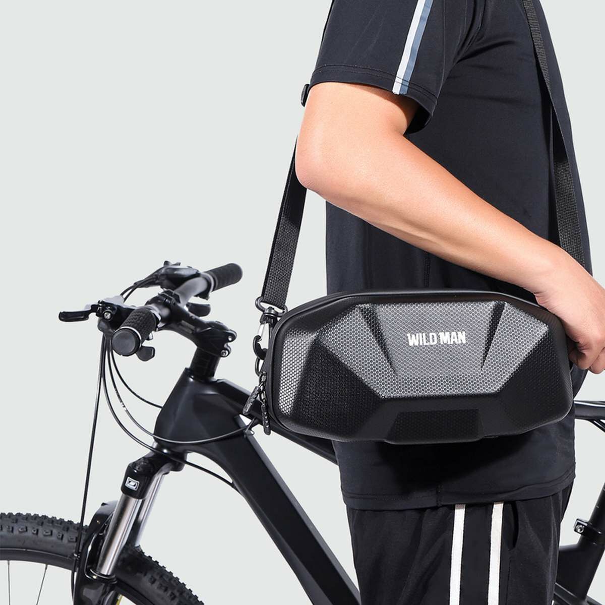 Kép 6/10 - WILDMAN Kerékpár táska X9, 3.5L, több funkciós, vízálló, kormányra szerelhető, fekete
